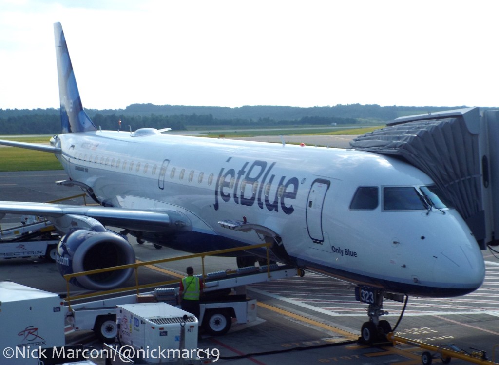 JetBlue E190 at gate 2 in Worcester